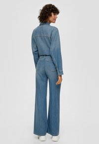 s.Oliver SURI  MIT WIDE LEG - Široké džíny - blau