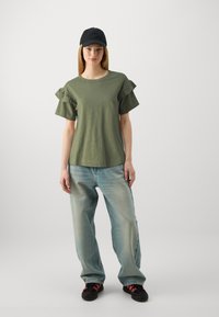 Selected Femme SLFRYLIE FLORENCE TEE  - T-shirts med print - olivine