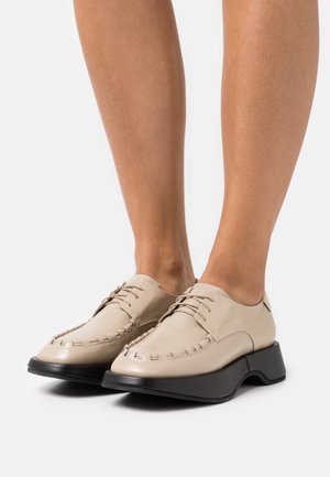 Reike Nen, Derbies - taupe