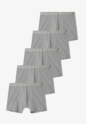 Viisi paria harmaita miesten bokserihousuja, jotka on valmistettu puuvillasta. Housuissa on sileä joustava vyötärönauha, jossa on logokoristelu. Litteät saumat lisäävät mukavuutta.