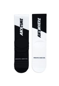 Černobílé sportovní ponožky s diagonálními barevnými bloky. Mezi vlastnosti patří brandingový text a žebrované detaily pro lepší uchopení a pohodlné nošení.