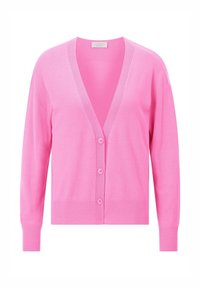 Cardigan rose en matériau tricot doux, avec un décolleté en V profond, des manches longues et une fermeture à boutons à l'avant avec cinq boutons.