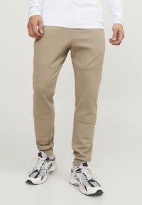Jack & Jones JPSTWILL AIR PANTS - Pantalones deportivos - crockery
