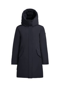 Mornarica zimska jakna s visokim ovratnikom, zatvaranjem na patentni zatvarač i bočnim džepovima. Glatka, vodootporna tkanina s ravnim siluetom.