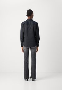 Mos Mosh WAVE SHIRT - Užsagstoma palaidinė - black