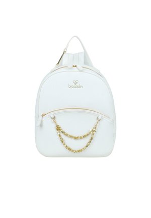 Zaino in pelle bianca con cerniera dorata, logo Braccialini e catena decorativa dorata sulla tasca anteriore.