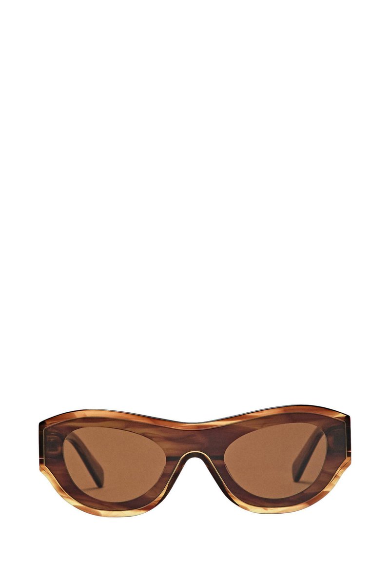 Sonnenbrille mit einem transparenten Schildpatt-Rahmen, braun getönten Gläsern und spitz zulaufenden Enden. Das Design zeichnet sich durch eine einzigartige Katzenaugenform aus.