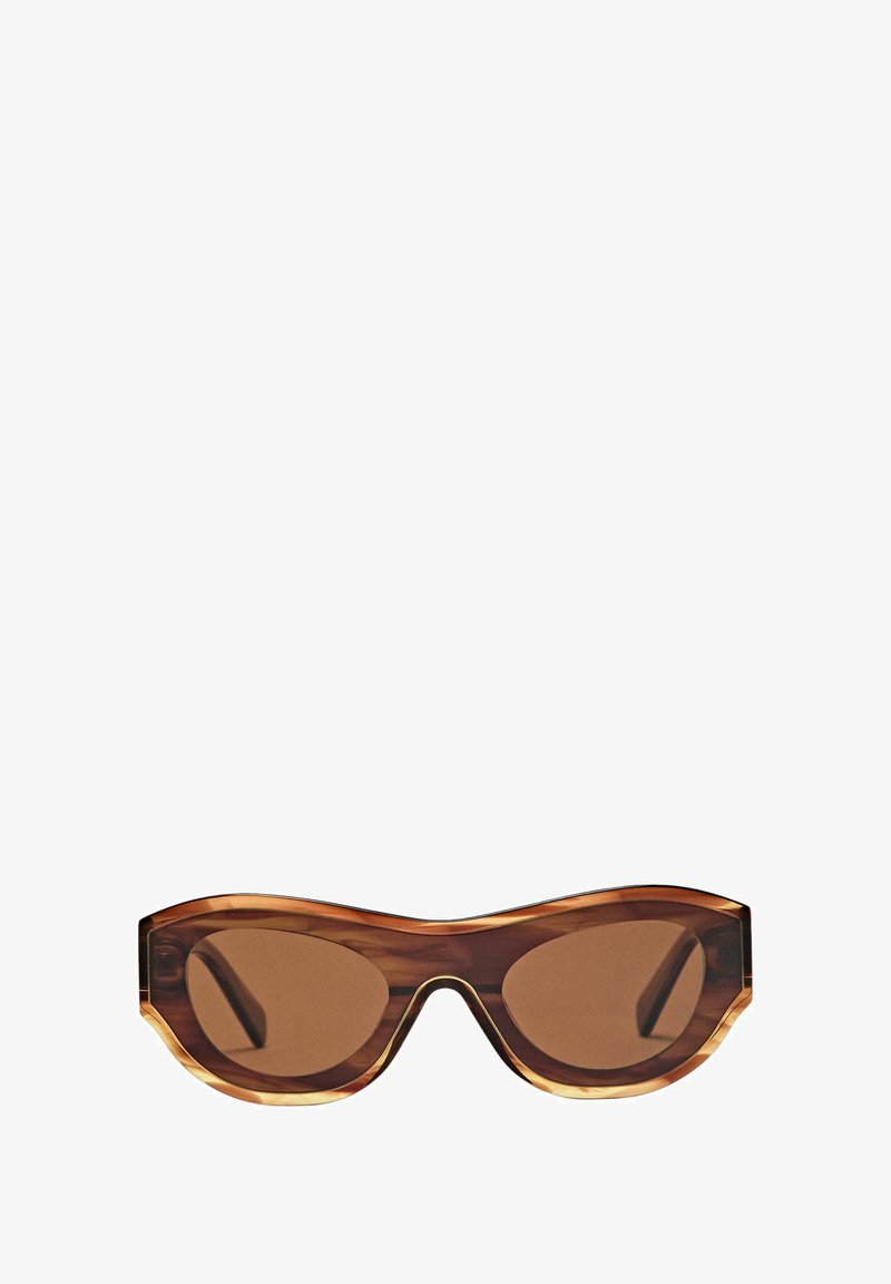 Sluneční brýle s rámem v želvovinovém designu, hnědými gradientními skly a elegantním tvaru kočičího oka. Vyrobeny z lehkého plastu s lesklým povrchem.