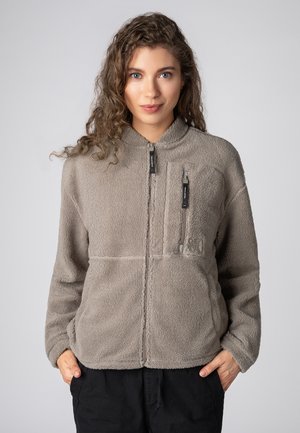 Fleecejacke in Hellgrau mit durchgehendem Reißverschluss, hohem Kragen, zwei Seitentaschen und einer Brusttasche mit Reißverschluss. Weicher, texturierter Stoff.