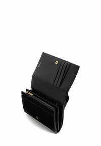 Portafoglio in pelle nera con un'esterno testurizzato, finiture dorate, più scomparti per carte e un vano con zip. Design compatto e funzionale.