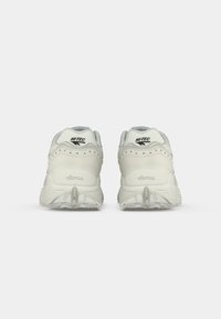 HI-TEC HTS74 SHADOW UNISEX biały