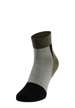 Chaussette jusqu'au genou avec un motif de couleurs vert, gris et noir, texture côtelée, blocs de couleurs contrastants et talon renforcé.