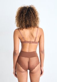 Spanx SPANXSUPERSMOOTH™ UNDIE-TECTABLE® LACE HI-HIPSTER - Underbukse - hickory