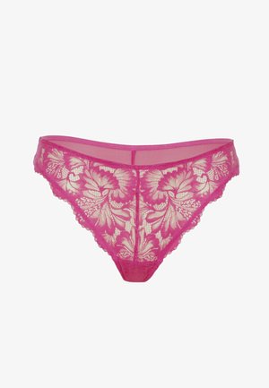 Perizoma in pizzo rosa con motivo floreale, bordi smerlati e retro in rete trasparente. Presenta una fascia elastica morbida e dettagli intricati su tutta la superficie.