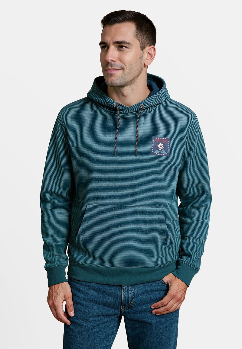 Teal gestreepte hoodie met een voorkantzak, trekkoord in de capuchon, en een logo patch op de borst. Gemaakt van zachte, gestructureerde stof met geribbelde manchetten.