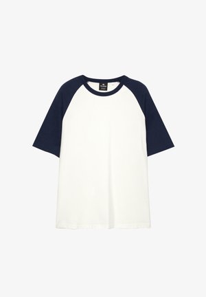 Weißes T-Shirt mit navyblauen Raglanärmeln, aus Baumwolle gefertigt. Besitzt einen runden Halsausschnitt und einen lässigen Schnitt. Sauberes Design ohne Muster.