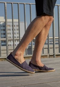 Unselected, dark blue