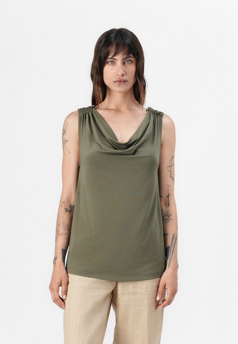 RIANI Top olijfgroen