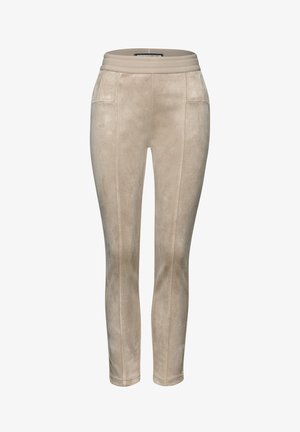 Pantaloni in finta suede beige con finitura texturizzata, dotati di una ampia cintura elastica e dettagli a cucitura angolare per una silhouette aderente.