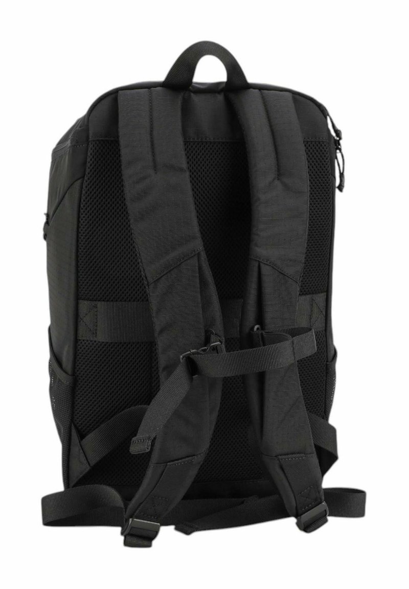 Sac à dos noir avec des bretelles en mesh rembourrées, des boucles réglables et un tissu texturé. Comprend une poignée de transport supérieure pour plus de commodité.