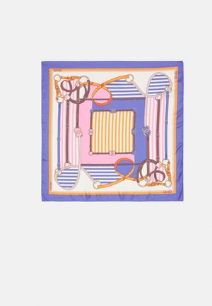 Zijden sjaal met strepen in blauw, roze, oranje en wit, met verweven leren ceintuur en ringmotief, afgezet met paars en oranje.