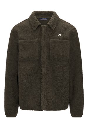 Giacca in pile di colore verde oliva scuro, con un esterno текстurizzato, chiusura frontale a bottoni, colletto e due tasche sul petto con un piccolo logo.
