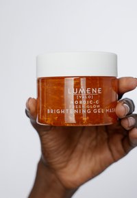 Lumene LUMENE NORDIC-C VALO FRESH GLOW BRIGHTENING GEL MASK - Maschera viso