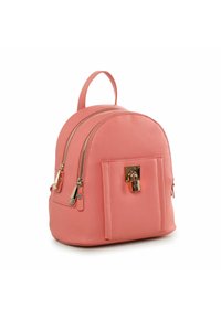 Zaino in finta pelle rosa con forma arrotondata, compartimenti con doppia cerniera, tasca frontale con chiusura a lucchetto e maniglia corta superiore.