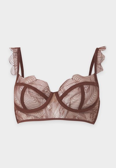 Soutien-gorge en dentelle marron transparente avec armature et fines bretelles, présentant des détails en dentelle ondulée sur les bonnets et des bords à volants sur les bretelles.