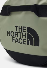 The North Face BASE CAMP DUFFEL - M - Saco de viagem - tea green/black