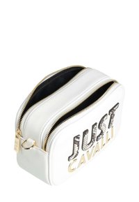 Borsa in pelle bianca con cerniere dorate, due scomparti e fodera nera. Presenta grande lettering nero e oro "JUST CAVALLI" sul fronte.