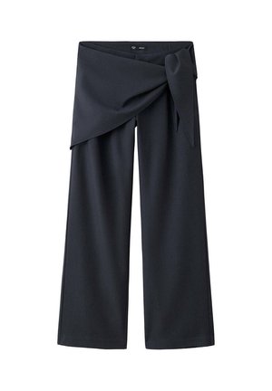 Pantalones negros de pierna ancha con un detalle de envoltura frontal atado en un nudo en el lado derecho a la altura de la cintura.