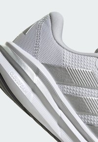 adidas Performance GALAXY 7 - Zapatillas running asfalto - dash grey silver metallic crystal white