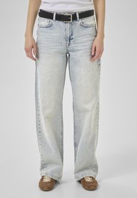 My Essential Wardrobe 35 THE LOUIS 139  HIGH WIDE Y - Traperice ravnih nogavica - light blue dirty wash