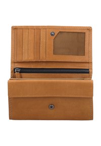 Braune Lederbrieftasche offen mit Kartenfächern, klarem Ausweisfenster, Reißverschluss-Münzfach und Druckknopfverschluss auf schlichtem weißen Hintergrund.