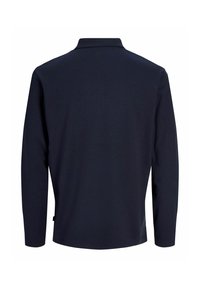 Chemise bleu marine foncé à manches longues vue de dos avec col et ourlet droit sur fond blanc.