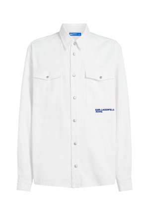 Cămașă albă cu nasturi, realizată din bumbac, având două buzunare la piept, nasturi capsa argintii și text albastru cu logo pe partea stângă.