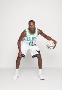 Nike Performance BOSTON CELTICS JAYLEN BROWN  - Klub merchandise - white