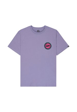 Lavender short-sleeve t-shirt made of cotton. Features a round logo in pink and black on the left chest, with a crew neckline and standard fit.