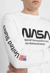 Mister Tee NASA US CREWNECK - Melegítőfelső - white
