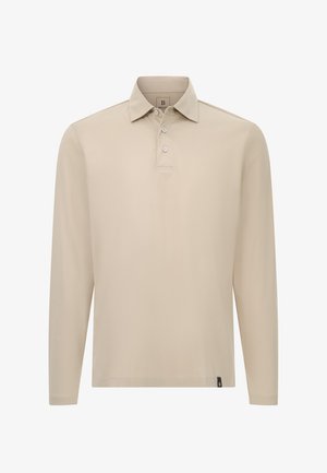 Šviesiai rudas ilgomis rankovėmis polo marškinėliai, minkšta medžiaga, klasikinis apykaklė, trys mygtukai, toninis siuvinėjimas, logotipo akcentas apatinėje dalyje, minimalistinis dizainas.