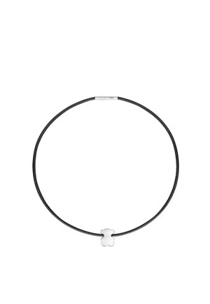 Collier en cordon noir avec petit pendentif en forme d'ours en argent et fermoir magnétique argenté.