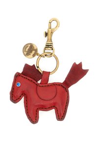 Portachiavi in pelle rossa a forma di cavallo, con dettaglio occhio blu, elementi in bronzo e una targhetta con testo in rilievo.