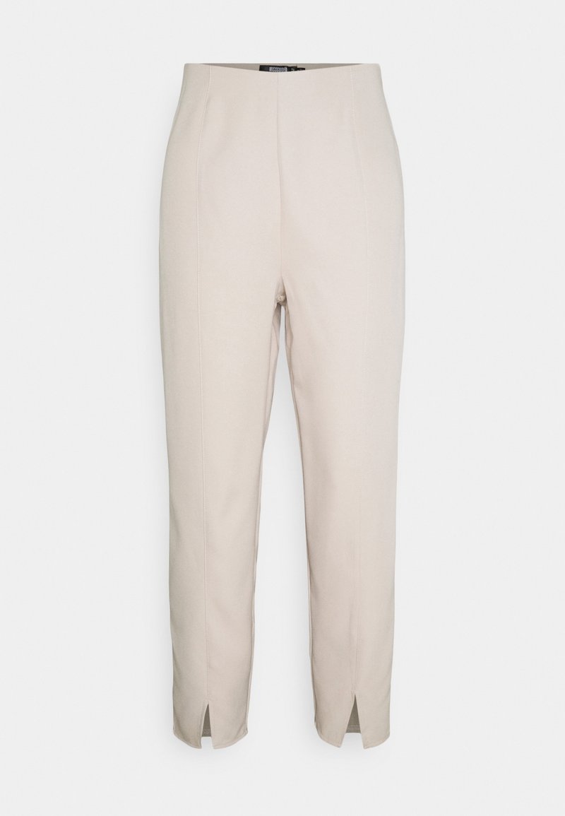 Pantalon beige taille haute fuselé avec détails des coutures avant et petites fentes à l’avant de l'ourlet.