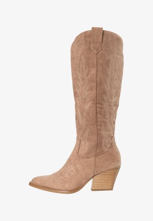 Bota de vaquero hasta la rodilla color ante tostado con costuras decorativas y tacón bloque de madera apilada.