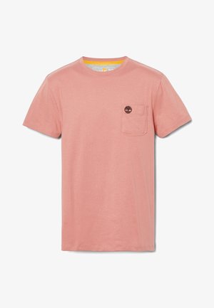 T-shirt rosa a maniche corte in cotone con collo rotondo e taschino sul petto con un piccolo logo ad albero nero.