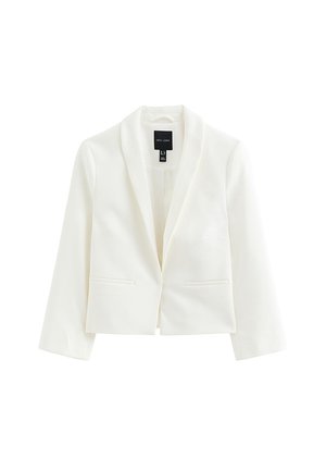 Biała, dopasowana marynarka z długimi rękawami, otwartym przodem i dwoma poziomymi kieszeniami, prezentowana na białym tle.