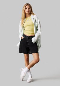 Calvin Klein Jeans BERMUDA  - Shorts di jeans - denim black