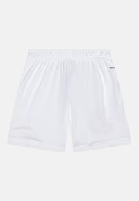 Pantaloni sportivi bianchi realizzati in materiale liscio e leggero. Presentano un elastico in vita e pannelli in rete sui lati. Logo del marchio in nero.