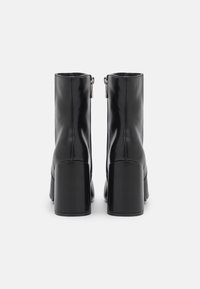 Steve Madden Korolliset nilkkurit - black